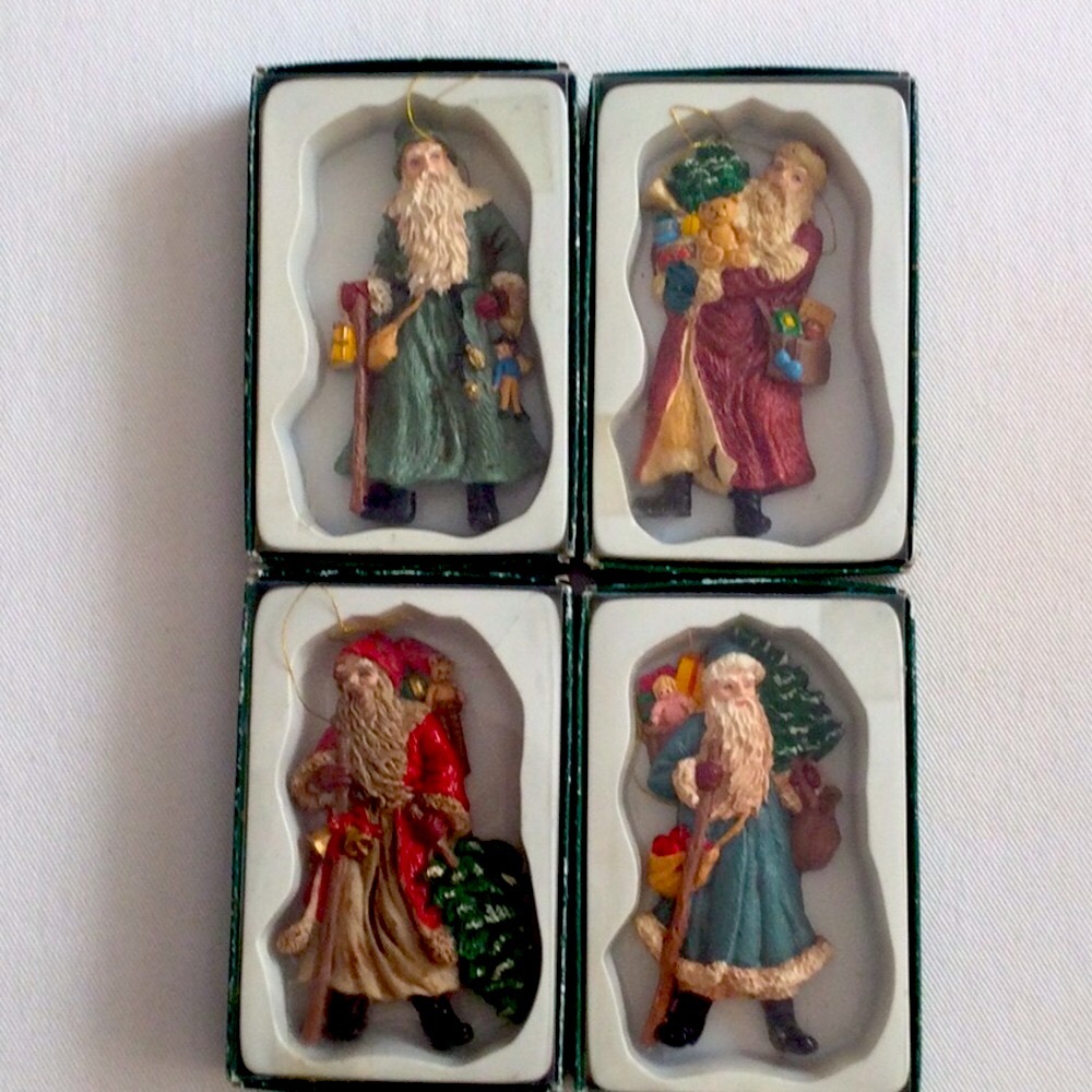 3/$10 | Vintage Eaton Holiday Santa Claus Ornament Set - Multicolour
